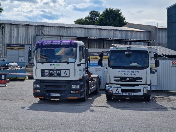 nákladní auta Man TGA a Volvo